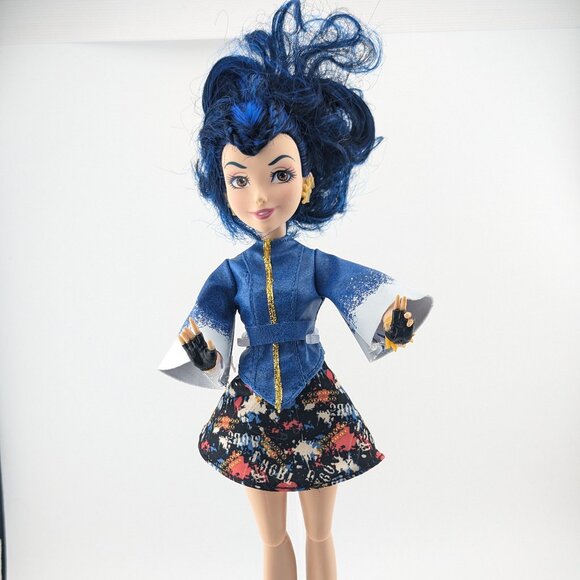 Disney Descentants doll Evie - Picture 2 of 5